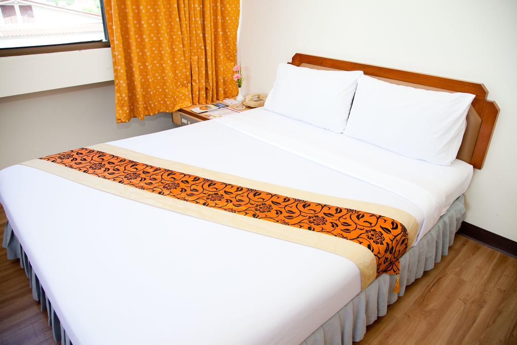 Thumrin Hotel Trang Quarto foto