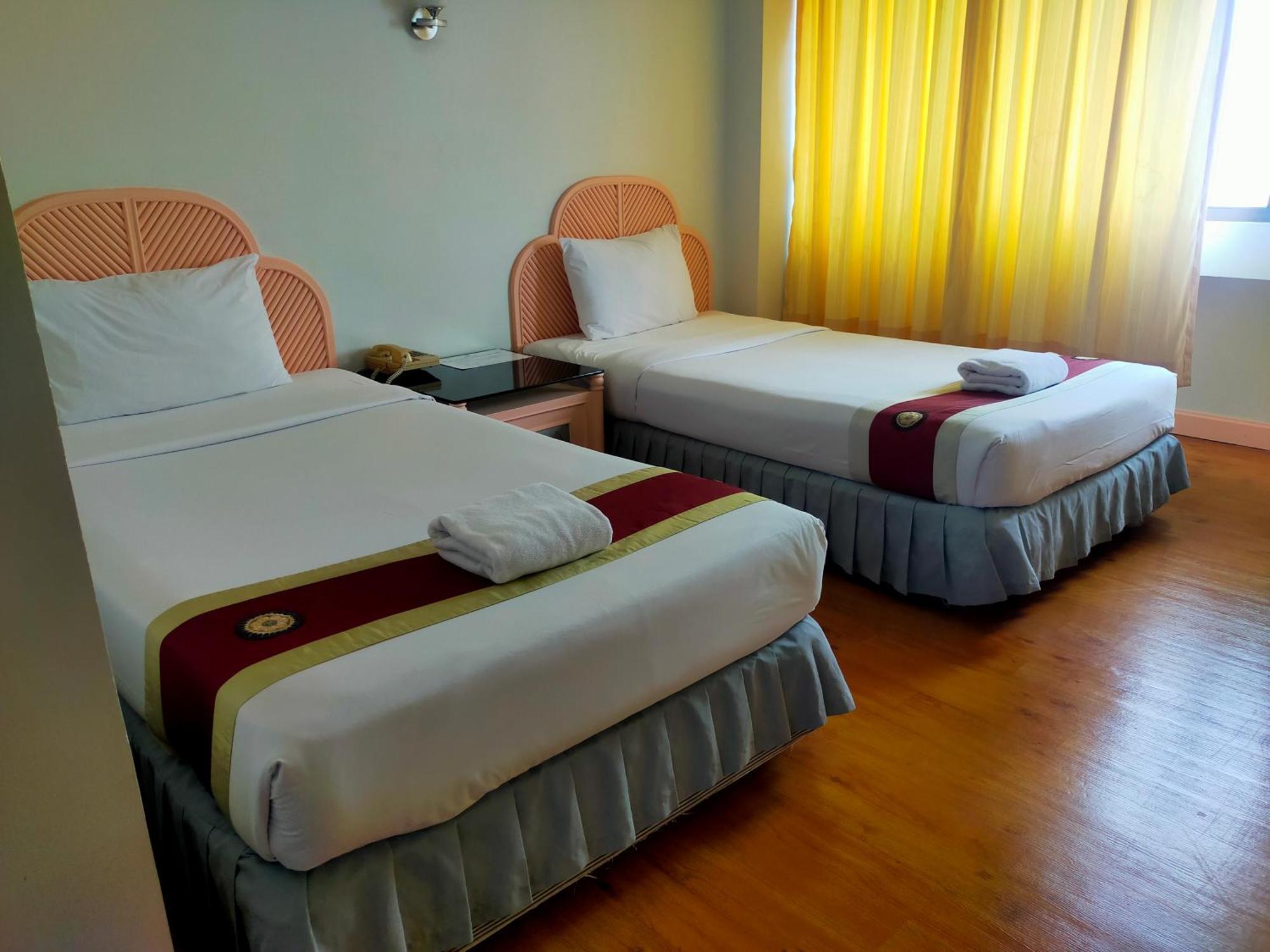 Thumrin Hotel Trang Quarto foto
