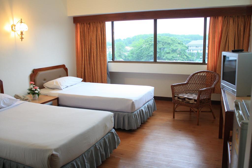 Thumrin Hotel Trang Quarto foto