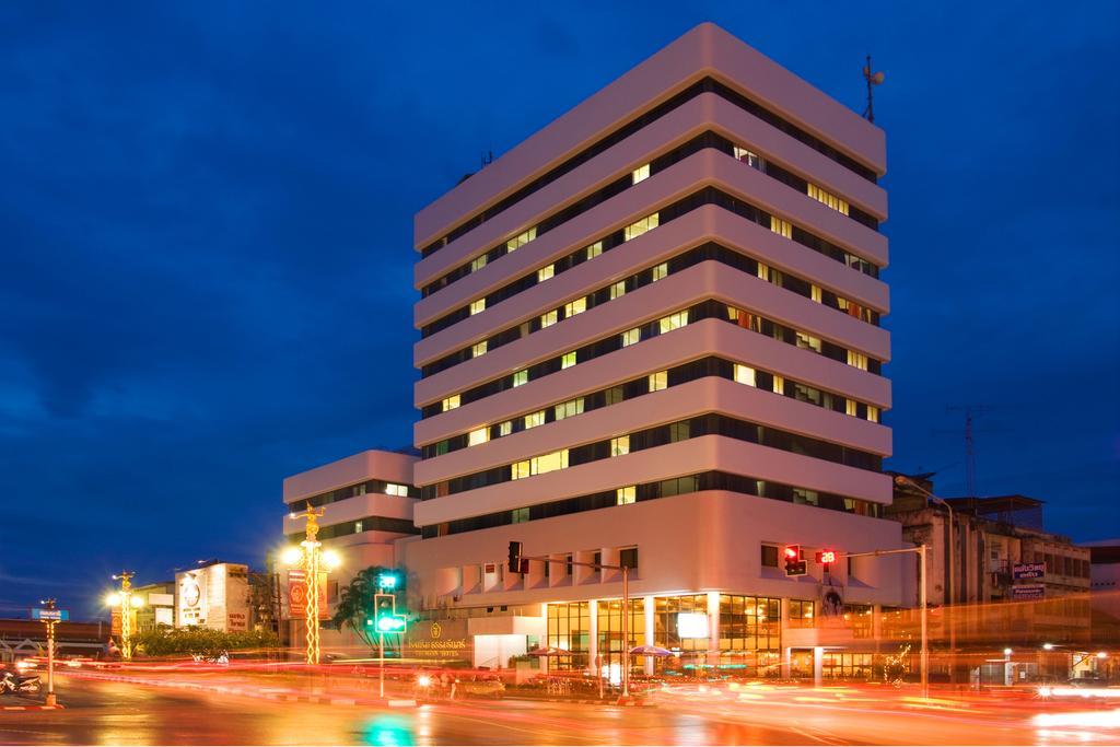 Thumrin Hotel Trang Exterior foto